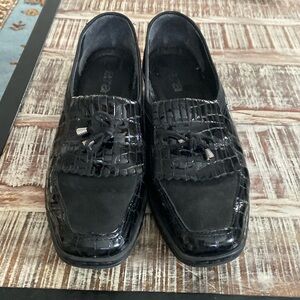 Women’s black Size 8 Elegant patent leather and leather slip on ARA SHOES. GREAT